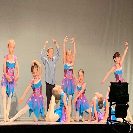 Escuela de danza infantil de 5 a 6 años donde aprendes ballet clásico.